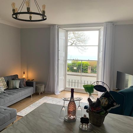 Beautiful Flat With Harbour Views Tenby Exteriör bild