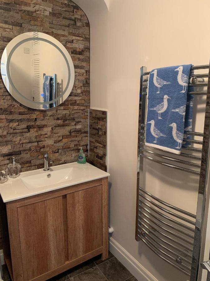 Beautiful Flat With Harbour Views Tenby Exteriör bild