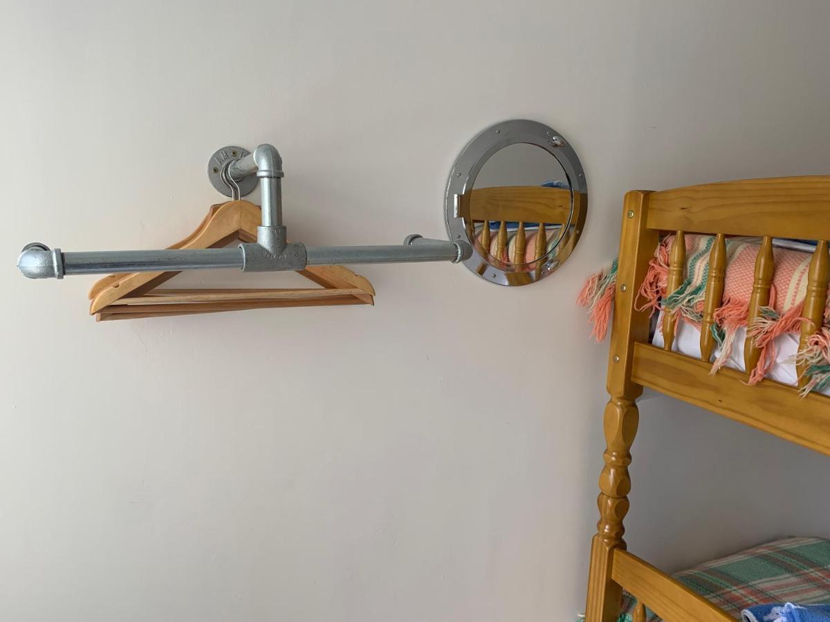 Beautiful Flat With Harbour Views Tenby Exteriör bild