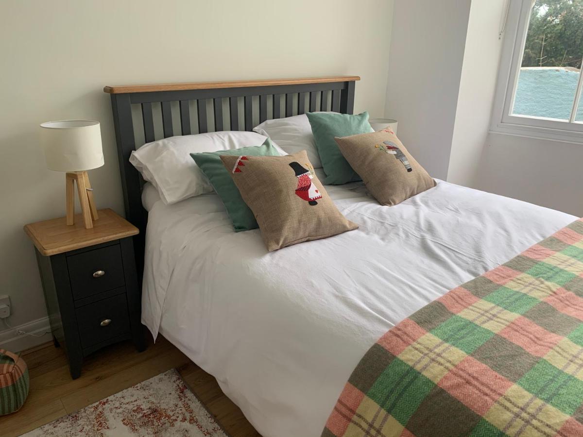 Beautiful Flat With Harbour Views Tenby Exteriör bild
