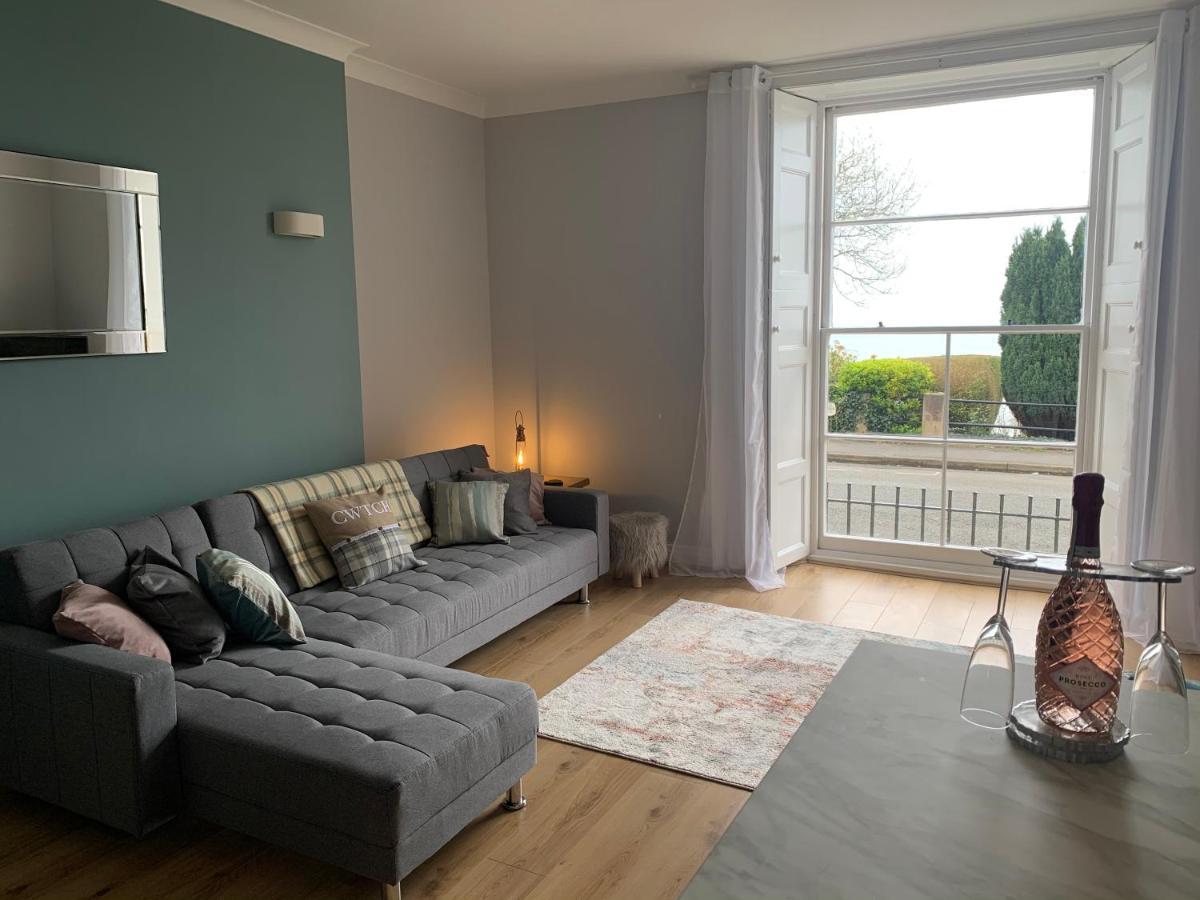 Beautiful Flat With Harbour Views Tenby Exteriör bild